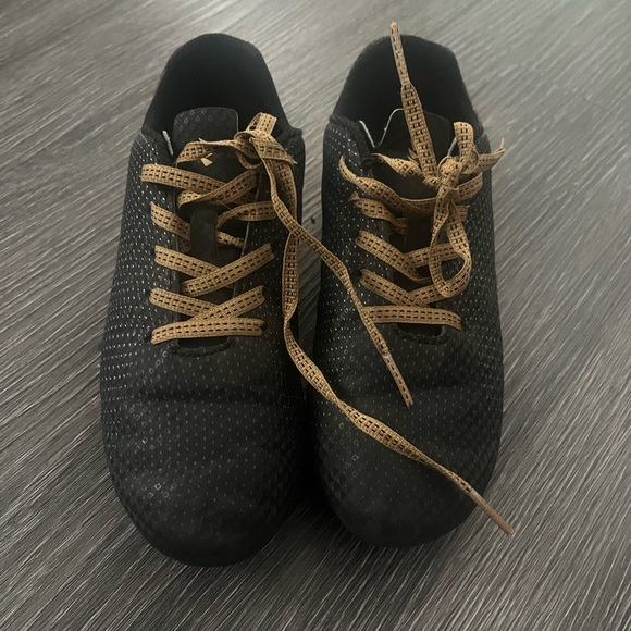 Boy’s cleats - Picture 3 of 6